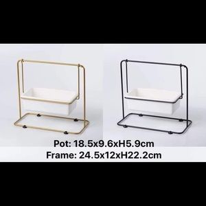 Succulent ceramic pot with metal frame